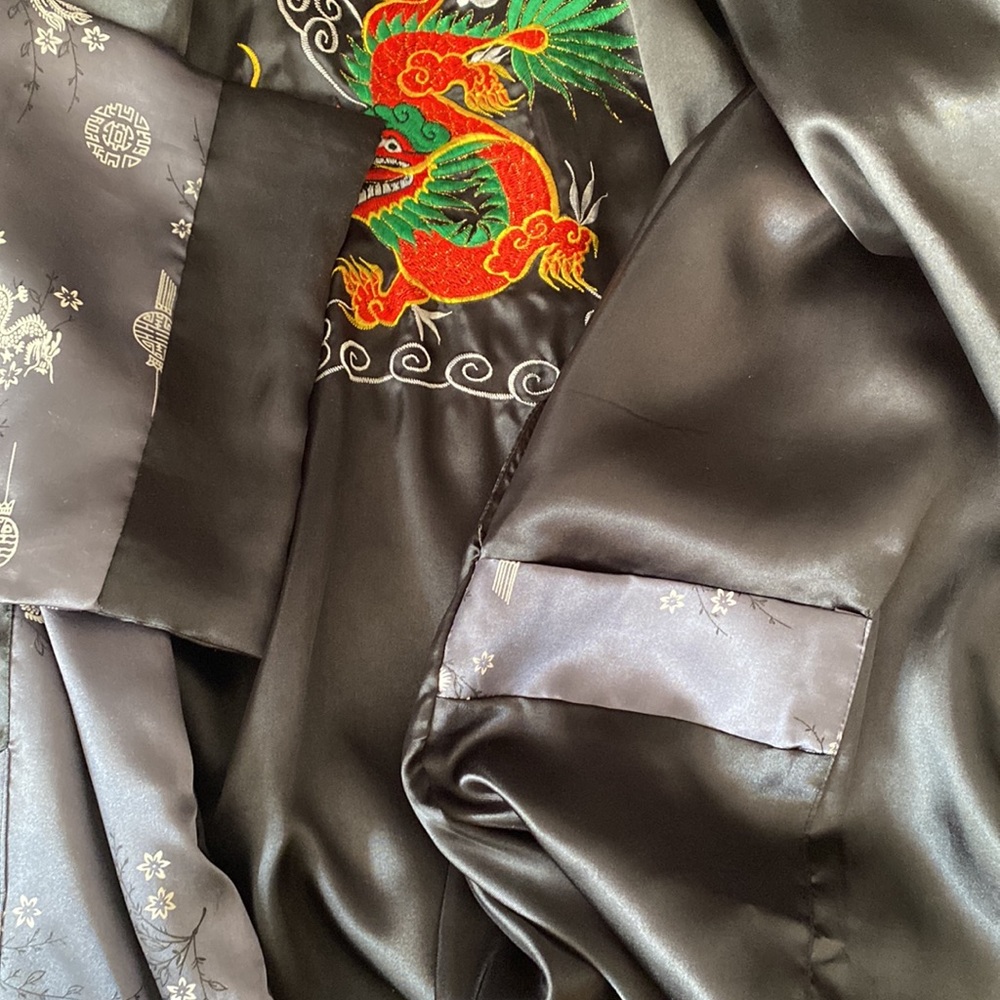 Gown wrapped. - Picture 3 of 5